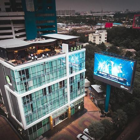 Zazz Urban Bangkok Hotel Bagian luar foto