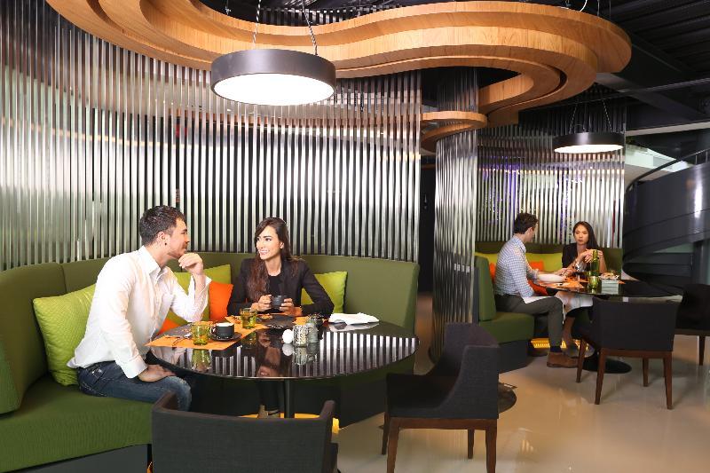 Zazz Urban Bangkok Hotel Bagian luar foto