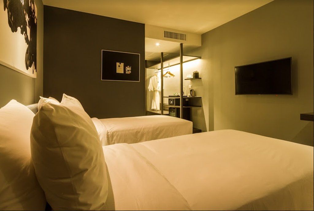 Zazz Urban Bangkok Hotel Bagian luar foto